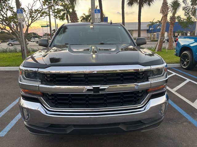 2017 Chevrolet Silverado 1500 LT photo 2