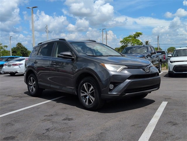 2018 Toyota RAV4 XLE photo 2