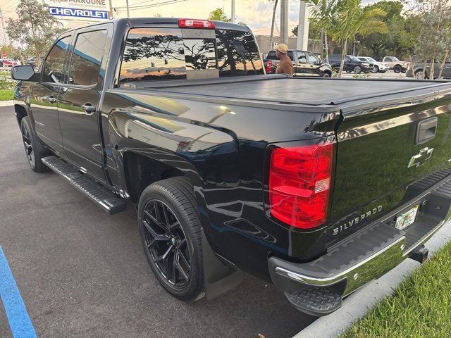 2017 Chevrolet Silverado 1500 LT photo 3