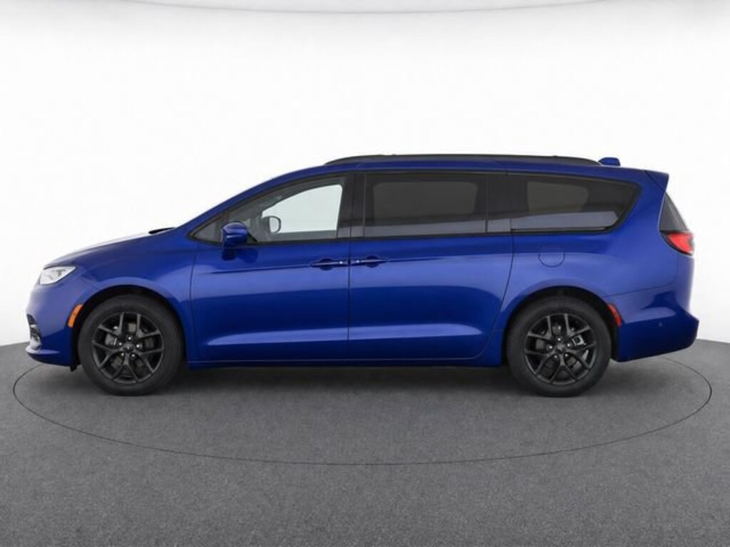 Used 2018 Chrysler Pacifica Touring L Minivan