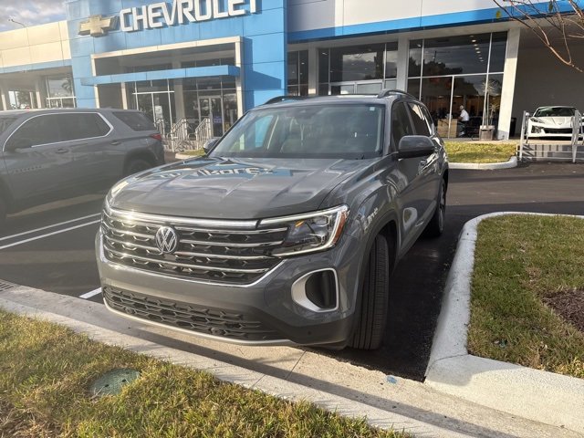 2025 Volkswagen Atlas SE Technology photo 2