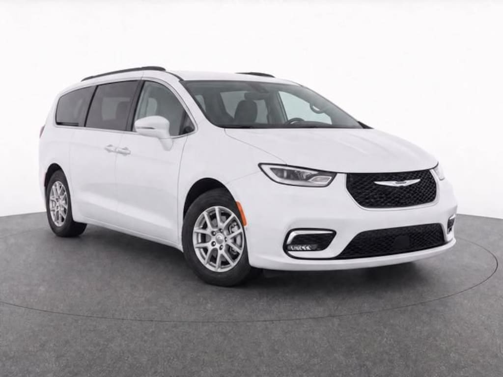 Used 2022 Chrysler Pacifica Touring L Minivan