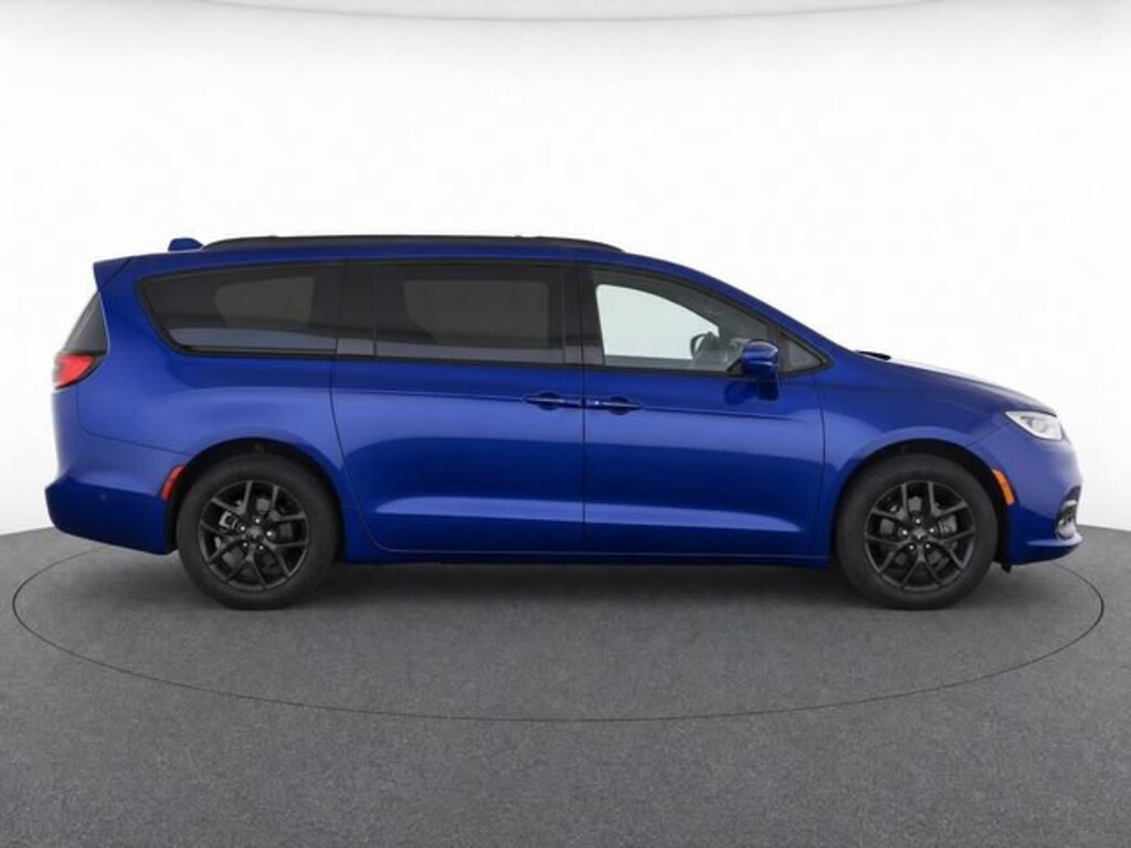 Used 2018 Chrysler Pacifica Touring L Minivan