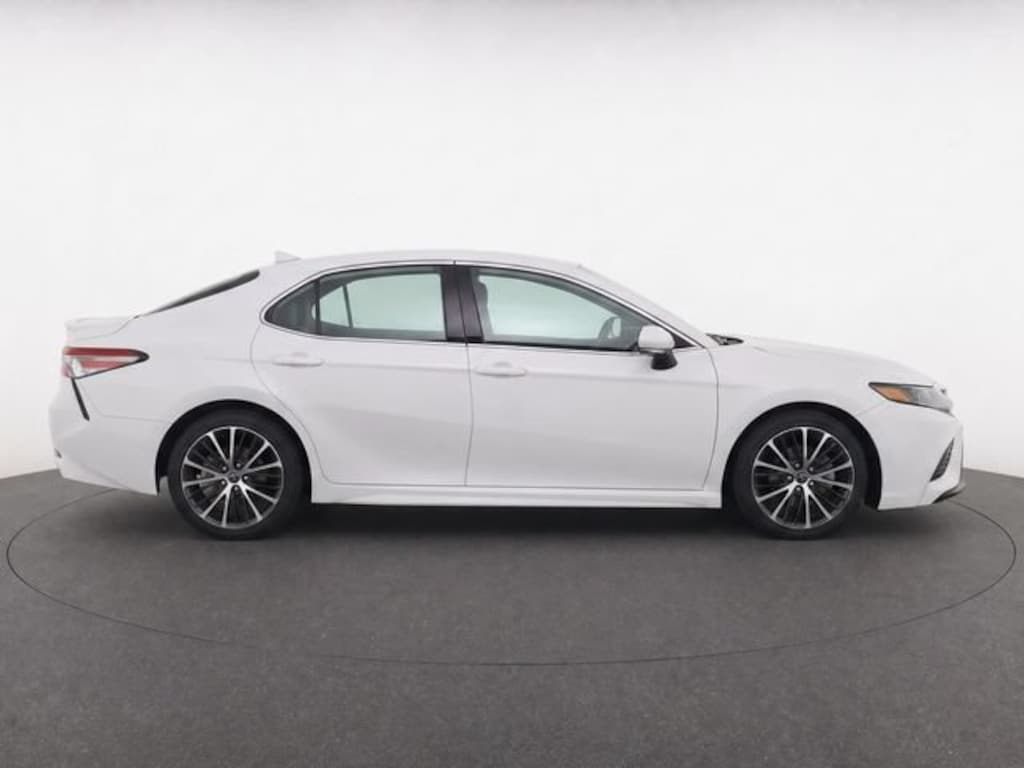 Used 2019 Toyota Camry SE Sedan