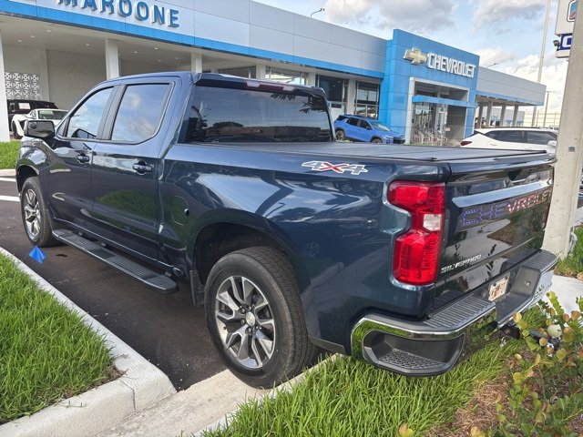 2022 Chevrolet Silverado 1500 LT photo 2