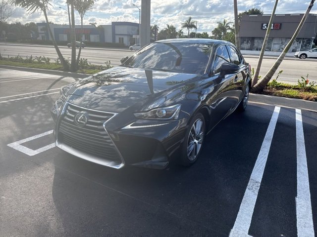 2018 Lexus IS 300 photo 2