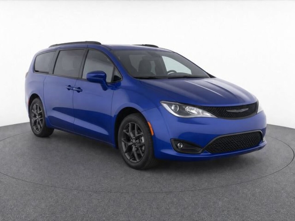 Used 2018 Chrysler Pacifica Touring L Minivan