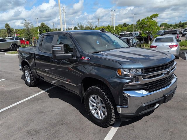 2020 Chevrolet Silverado 1500 LT photo 2