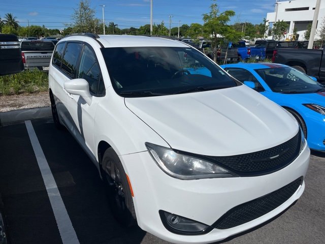 2018 Chrysler Pacifica Touring L photo 3