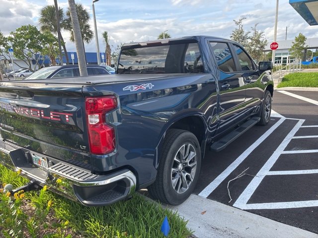 2022 Chevrolet Silverado 1500 LT photo 3