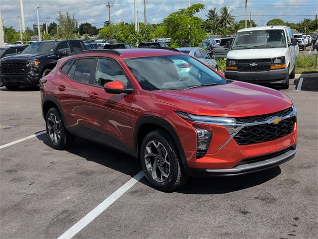 2024 Chevrolet Trax LT photo 2