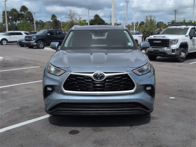 2024 Toyota Highlander LE photo 3