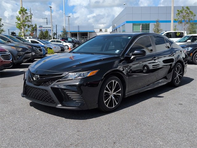 2020 Toyota Camry SE photo 4