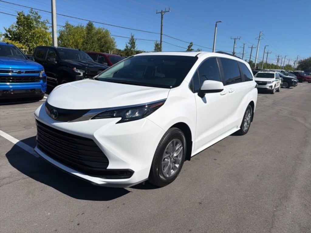 Used 2025 Toyota Sienna LE