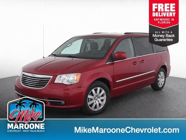 2015 Chrysler Town & Country Touring's photo