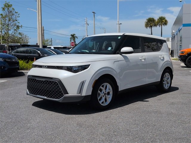 2023 Kia Soul LX photo 3