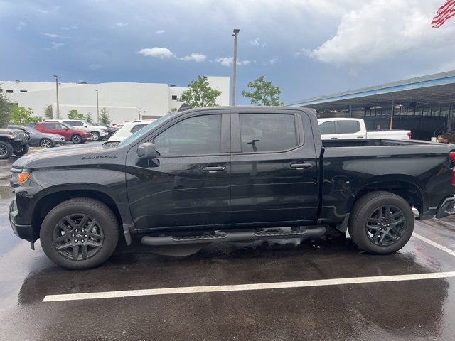 2023 Chevrolet Silverado 1500 Custom photo 2