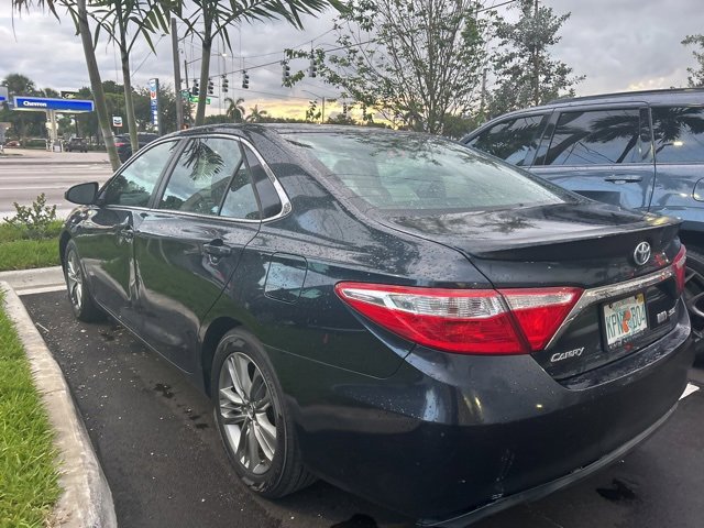 2015 Toyota Camry Hybrid LE photo 3