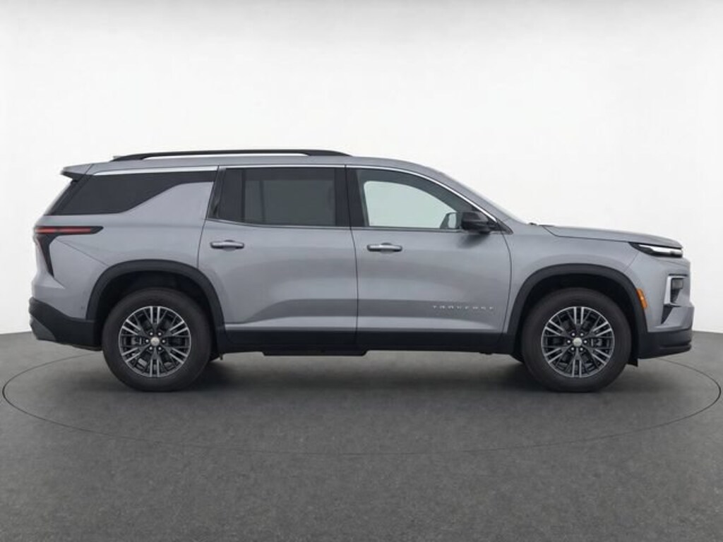 Used 2025 Chevrolet Traverse LT SUV