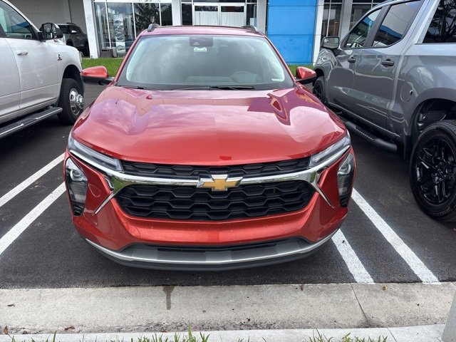 2024 Chevrolet Trax LT photo 2