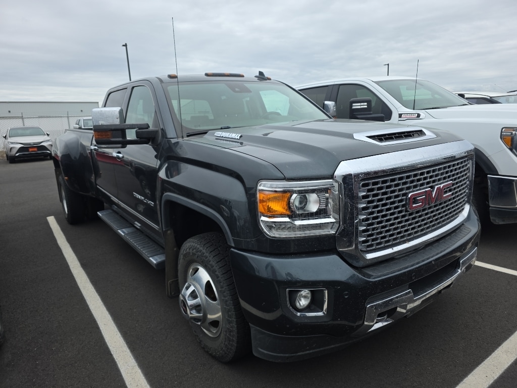 2017 GMC Sierra 4WD Crew Cab Long Box Denali's photo