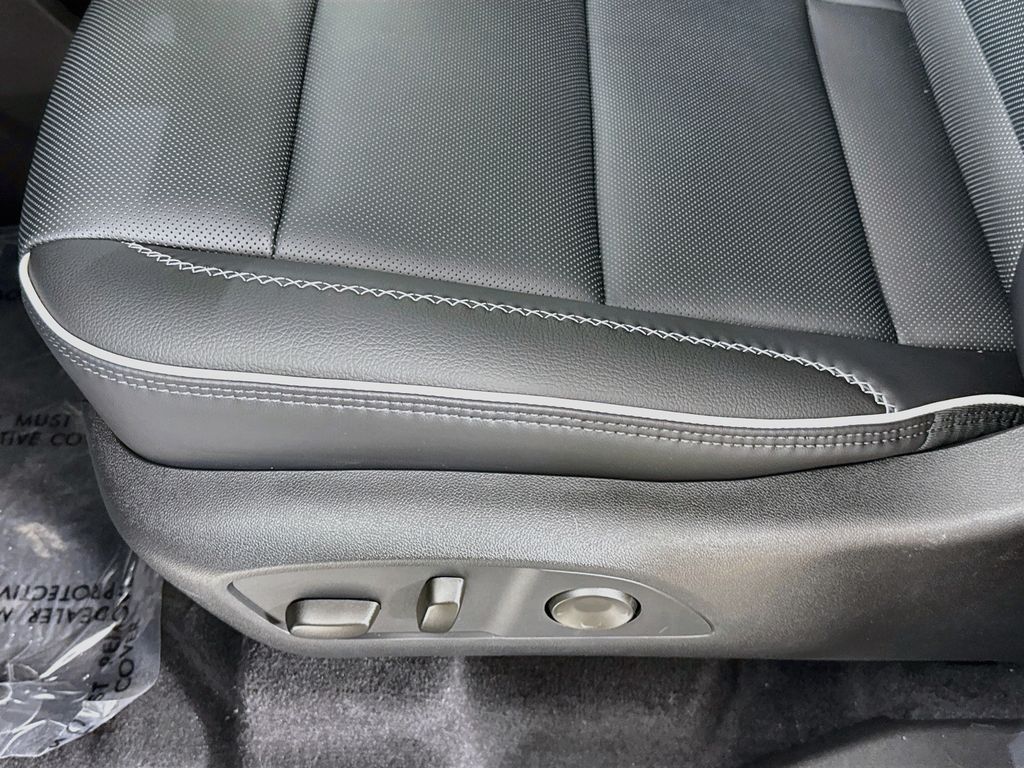 2026 GMC Acadia Denali - Photo 22