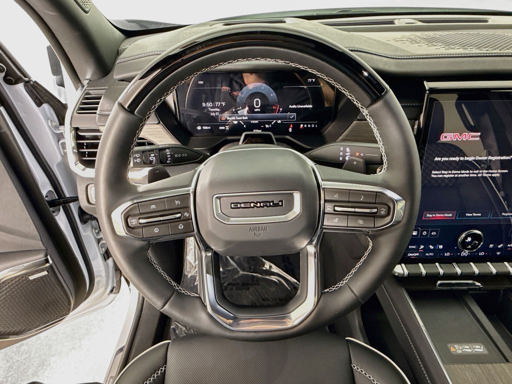 2026 GMC Acadia Denali - Photo 13