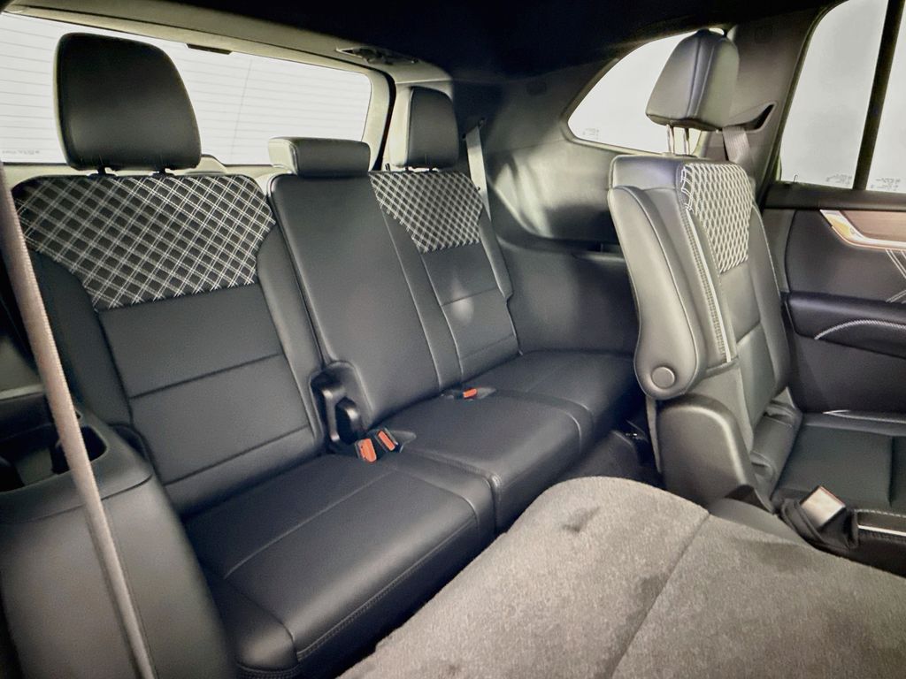 2026 GMC Acadia Denali - Photo 32