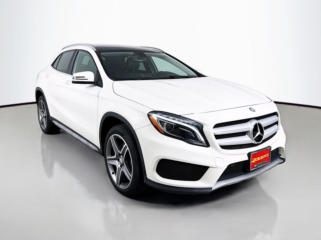 2015 Mercedes-Benz GLA-Class GLA250's photo