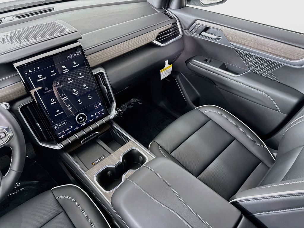 2026 GMC Acadia Denali - Photo 28