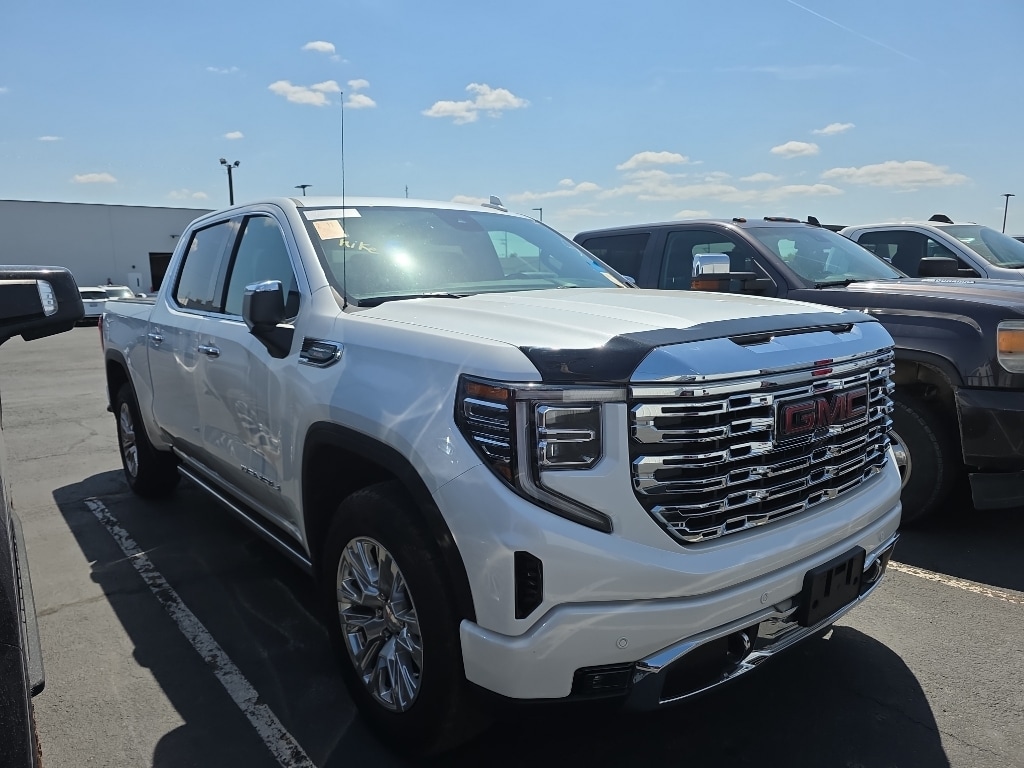 2022 GMC Sierra Denali 4WD Crew Cab Short Box's photo
