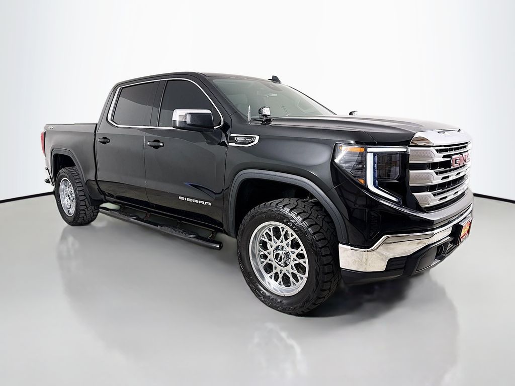 2022 GMC Sierra 4WD Crew Cab Short Box SLE's photo