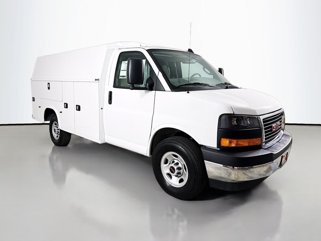 2025 GMC Savana Cutaway Work Van's photo