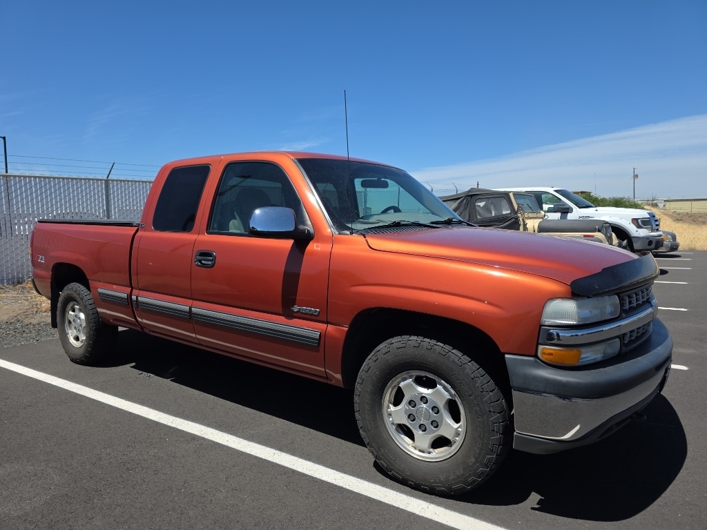 2001 Chevrolet Silverado 1500 1500 4WD Extended Cab SWB LS's photo