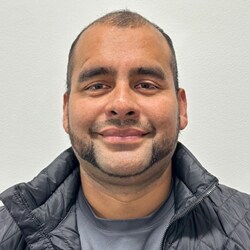 Staff member Victor Saldana from ID_8d4e6cb8048e