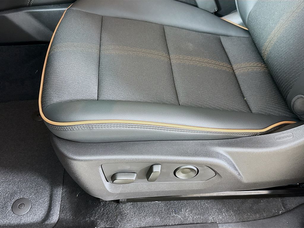 2026 GMC Canyon AT4 - Photo 21