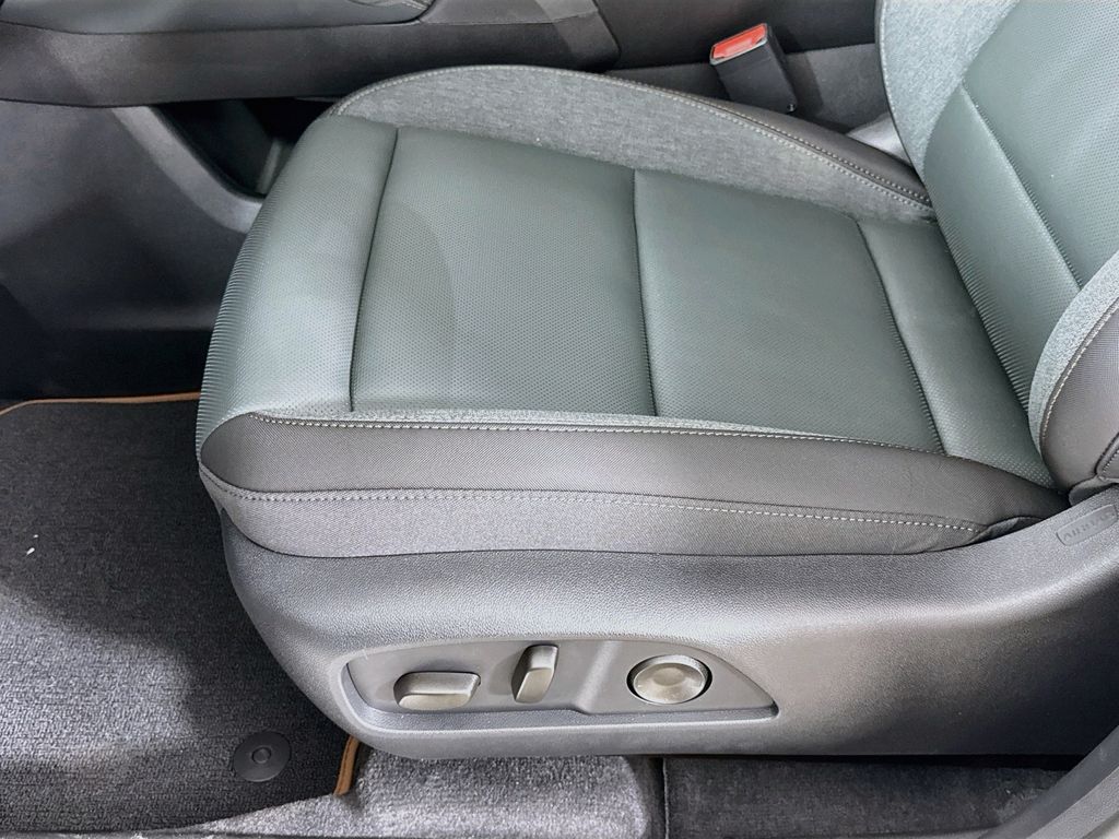 2027 GMC Terrain AT4 - Photo 20