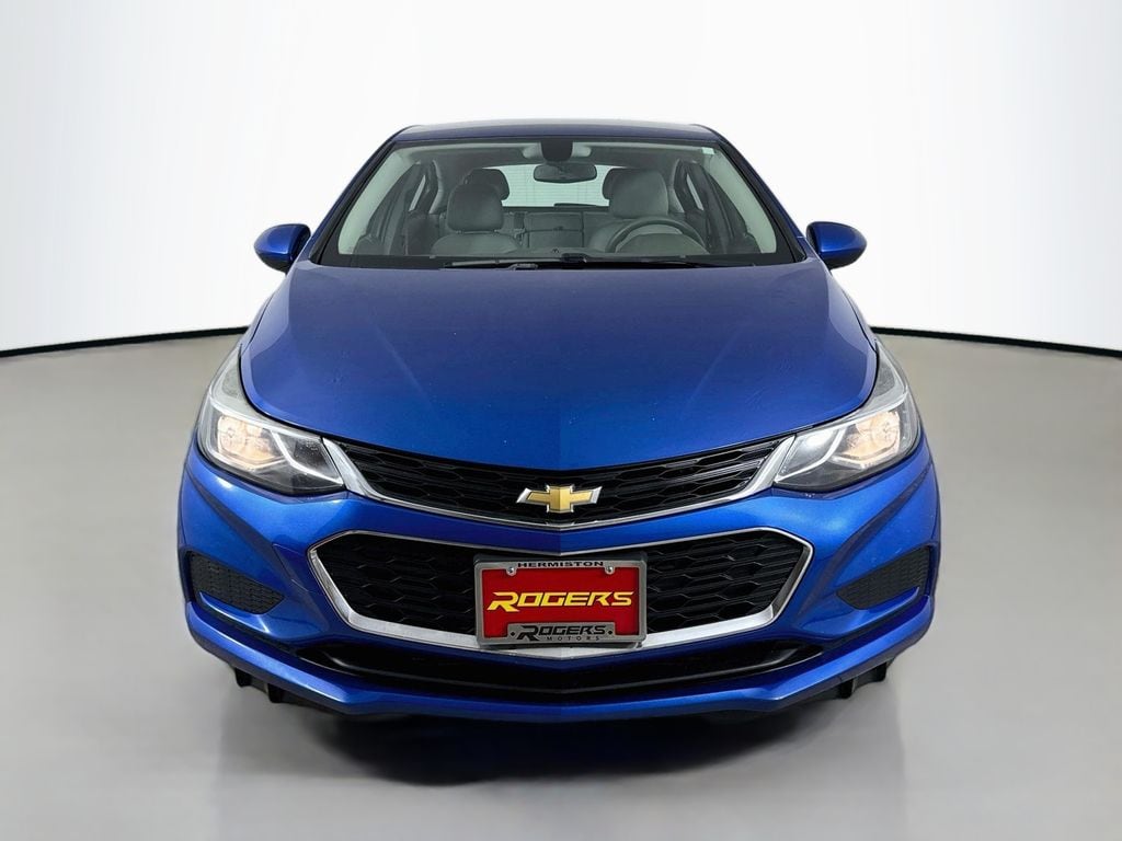 Used 2018 Chevrolet Cruze LT with VIN 3G1BE6SM2JS651386 for sale in Hermiston, OR