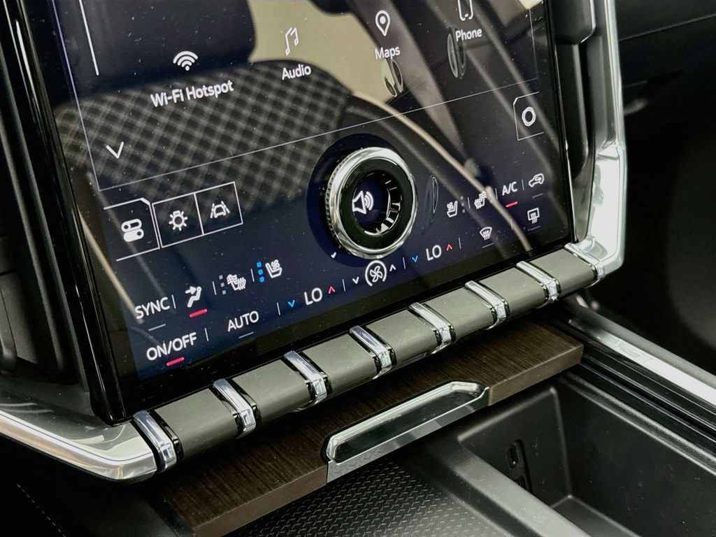 2026 GMC Acadia Denali - Photo 18