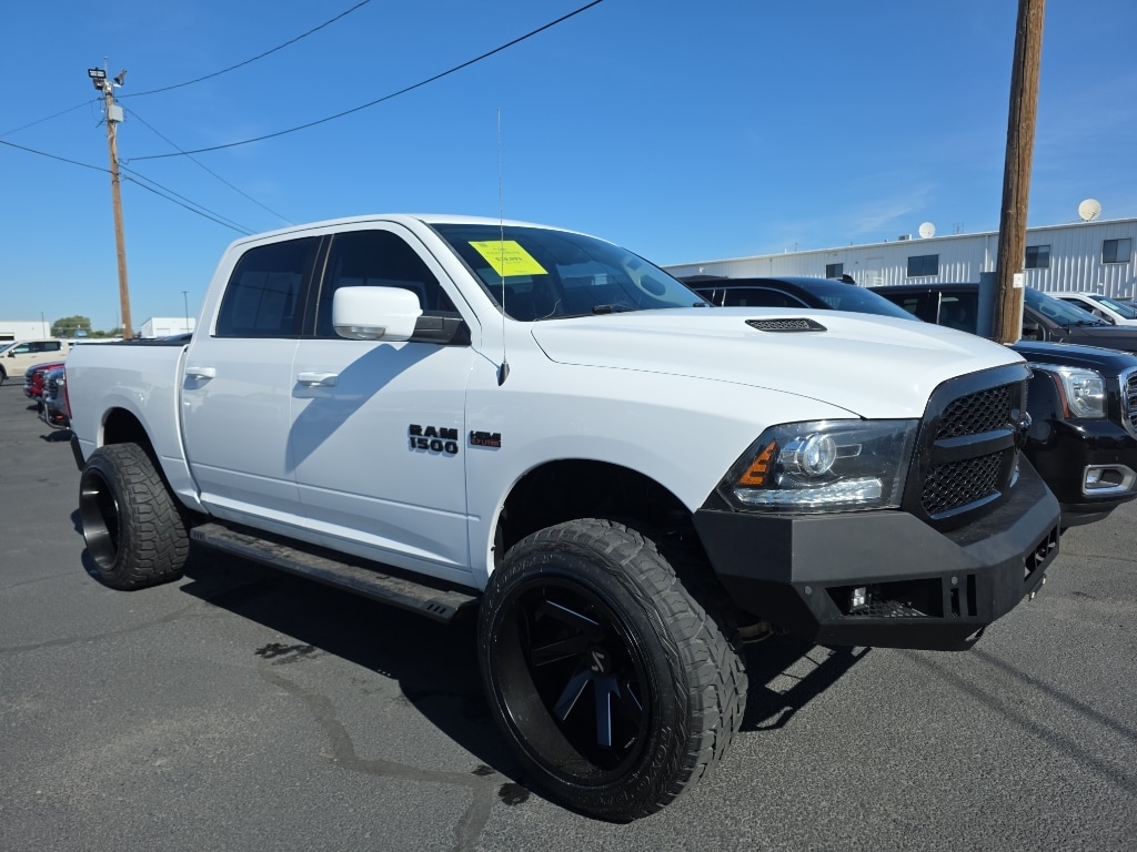 2017 RAM 1500 Night 4x4 Crew Cab 5'7's photo