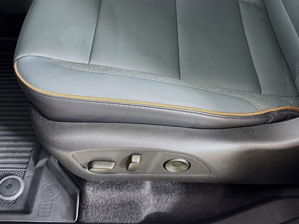 2026 GMC Acadia AT4 - Photo 24