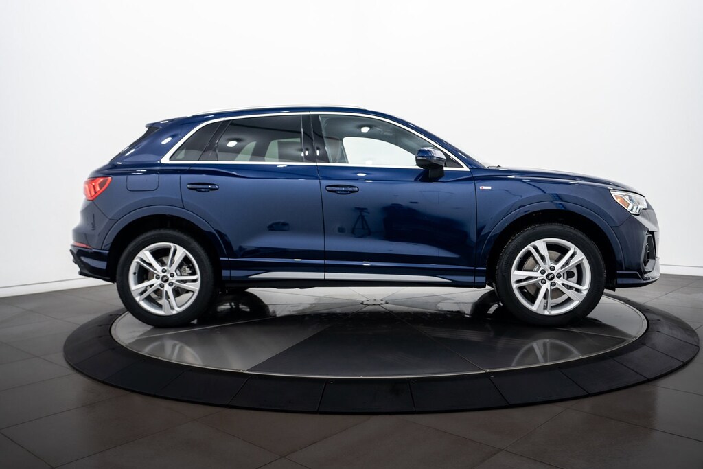 2024 Audi Q3 45 TFSI S line Premium photo 3