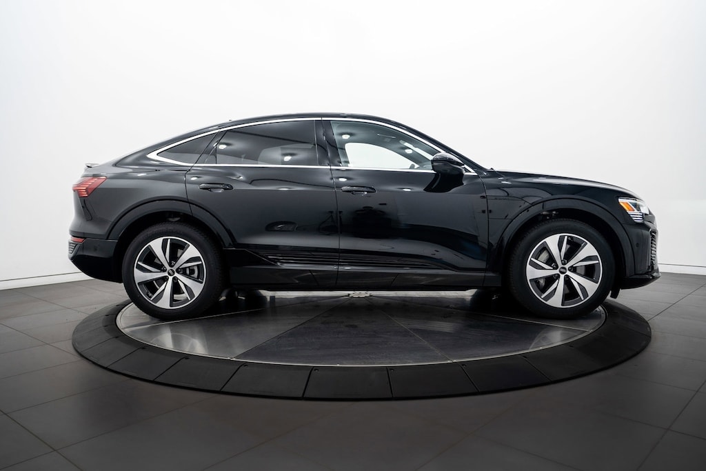 2024 Audi Q8 E-tron line Premium Plus photo 3