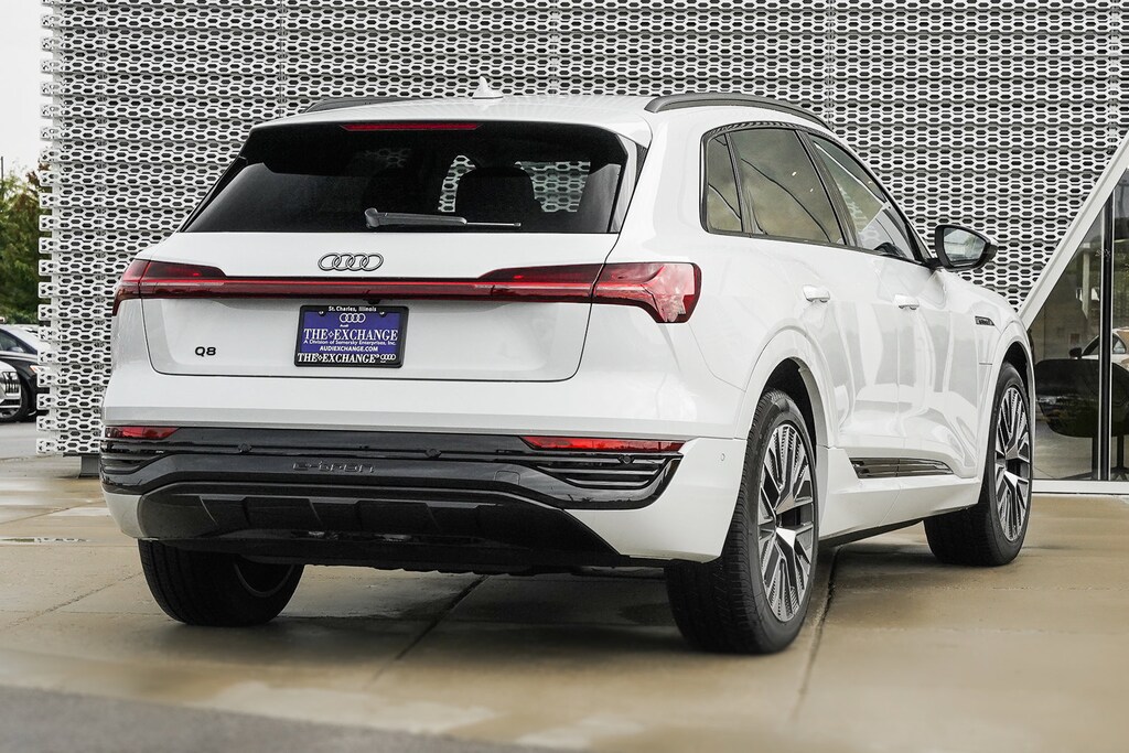 2024 Audi Q8 E-tron Prestige photo 3