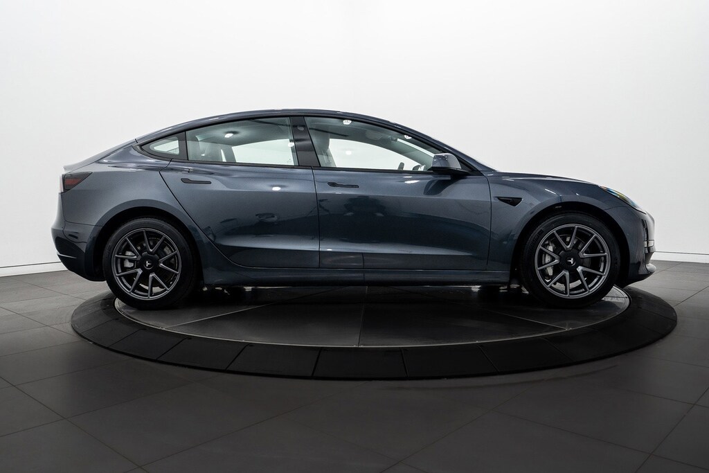 2022 Tesla Model 3 Long Range photo 3