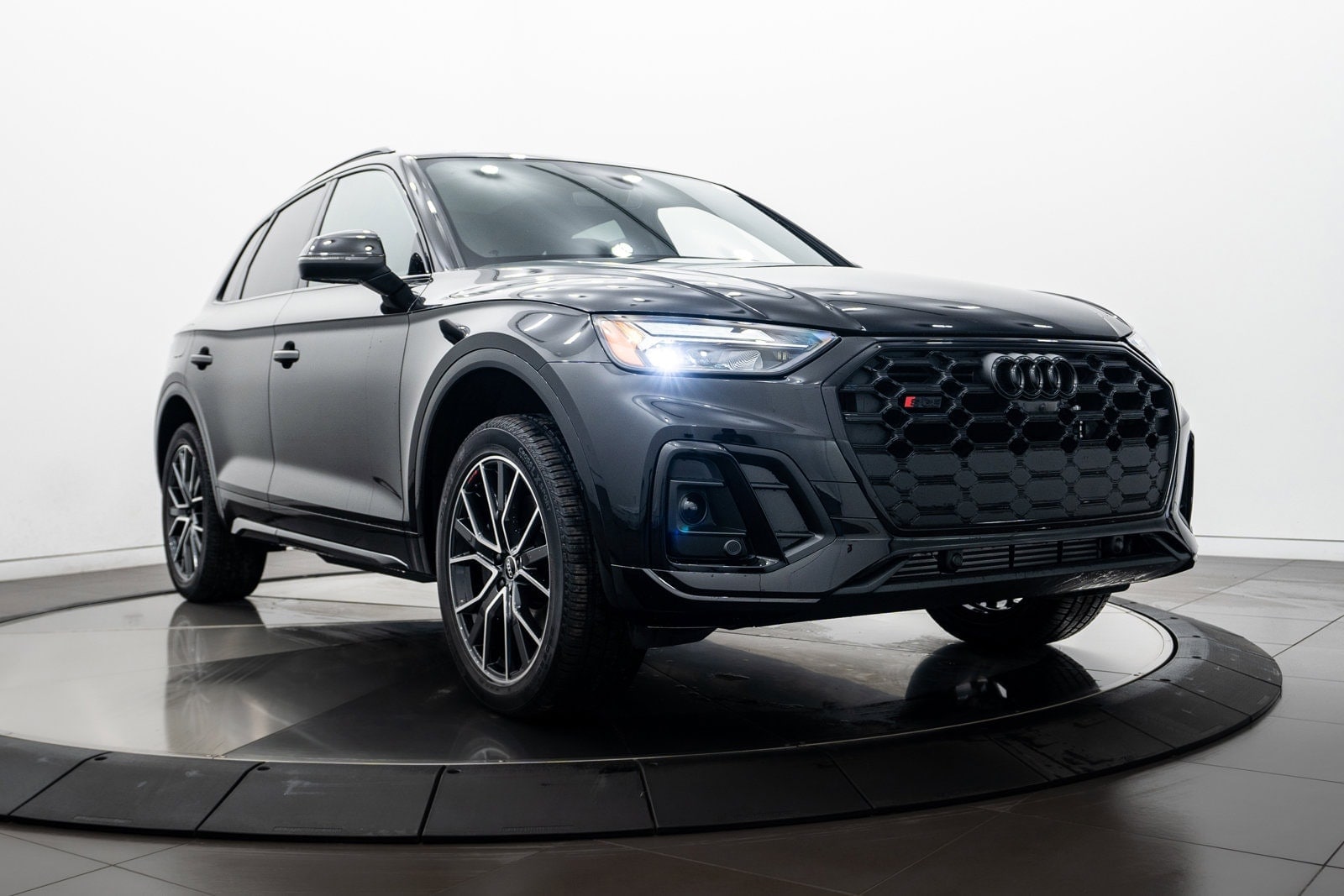 2024 Audi SQ5 Premium Plus's photo