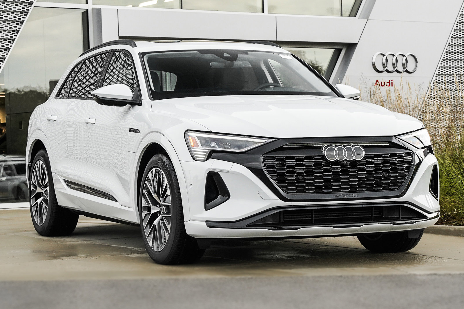 2024 Audi Q8 e-tron Prestige's photo