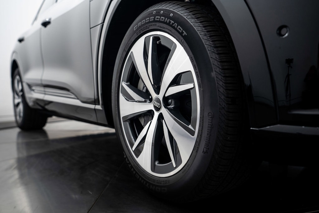 2024 Audi Q8 E-tron line Premium Plus photo 18