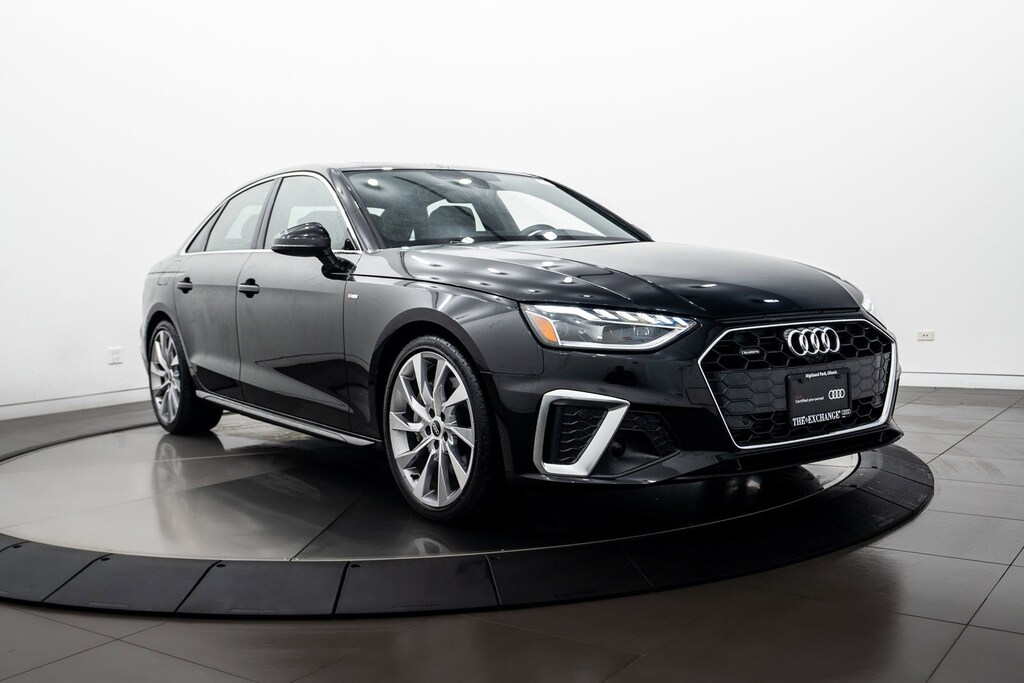 2023 Audi A4 S line Quattro Premium Plus photo 2