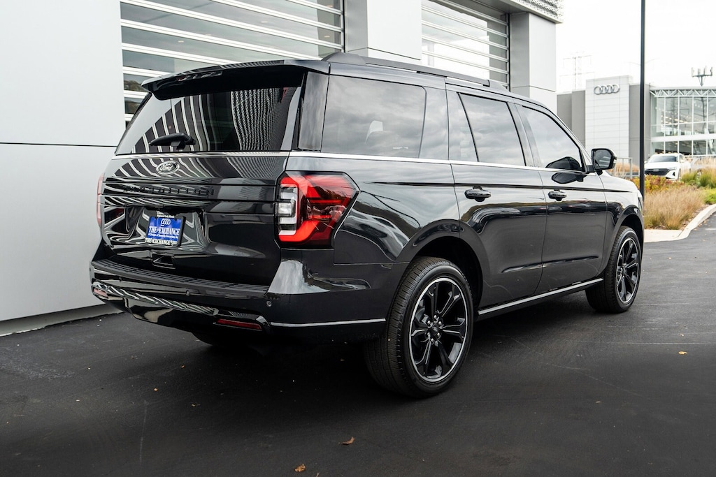 2023 Ford Expedition Limited photo 4